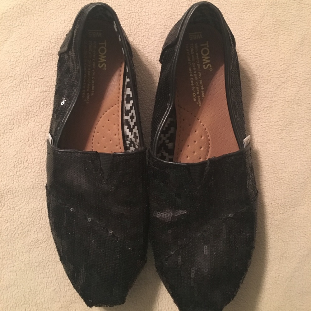Women’s size 8.5 black Sequin toms!